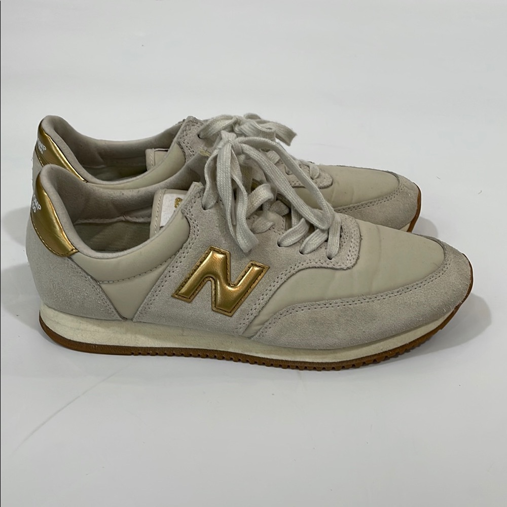 New Balance Comp 100 Sneakers Size 8.5 Cream/Tan With Metallic Gold Accents